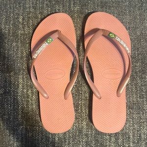 Gently worn Havaianas Size 6